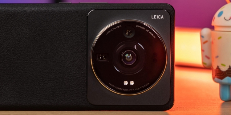 小米12S Ultra对比iPhone 13 Pro！哪个弱光中拍摄更强大？