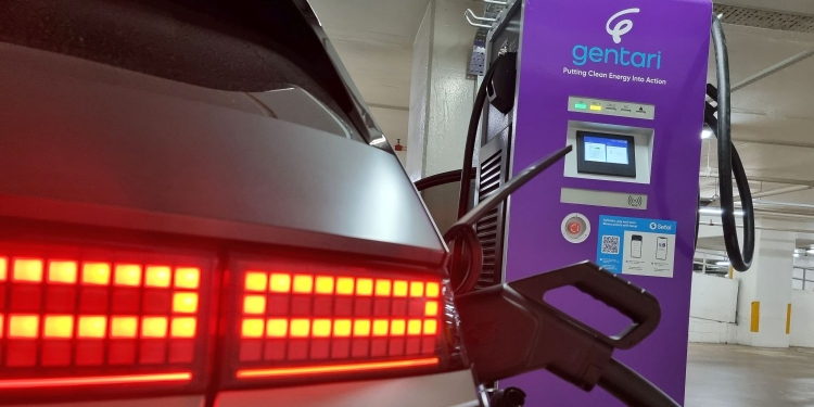 Suria KLCC有电动车60kW直流快充桩 每分钟60仙