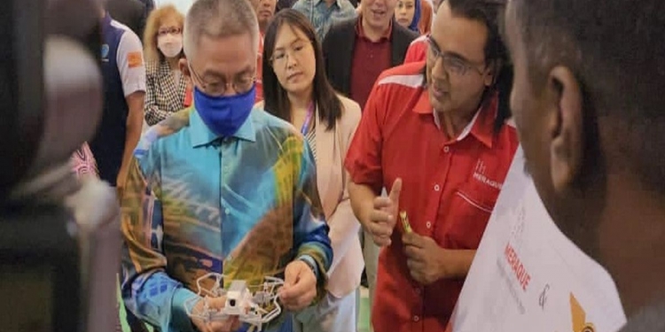 Meraque发明“无人机教育套件” 让孩子学组装、编码及飞行