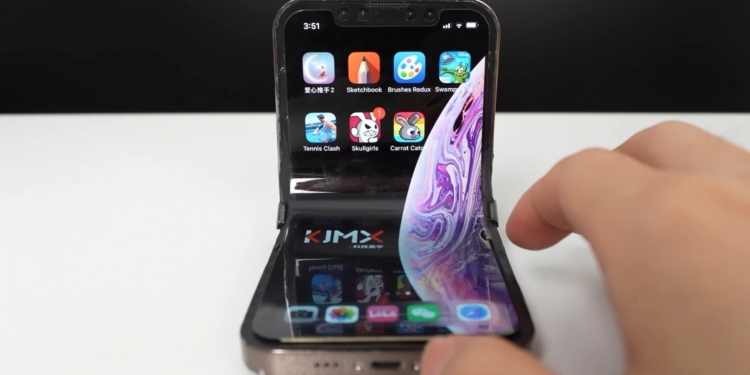 Youtuber耗时200天改造 全球首部折叠式iPhone问世