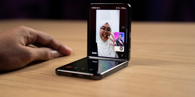 续航能力佳充电快！ Samsung Galaxy Z Flip4告别电量焦虑