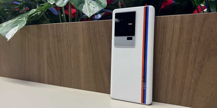 首款骁龙8 Gen 2电竞手机抵马！ iQoo 11 5G早鸟价RM3299