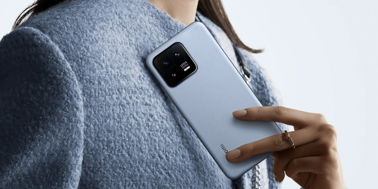 小米13正式亮相！ 机身设计截然不同