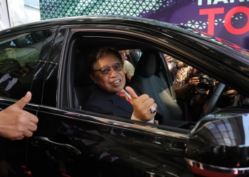 合顺丰田移交Toyota Mirai 阿邦佐哈里获氢动力官车