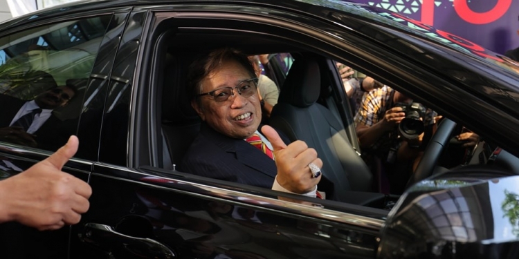 合顺丰田移交Toyota Mirai 阿邦佐哈里获氢动力官车