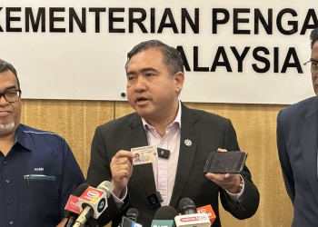 只要用App出示资料即可!今起不再强制路税纸贴车镜