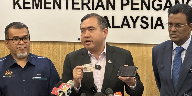 只要用App出示资料即可！今起不再强制路税纸贴车镜