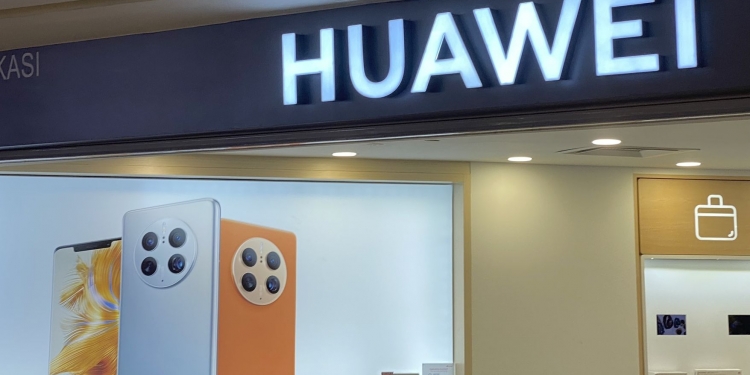 华为323发布P60系列及Mate X3