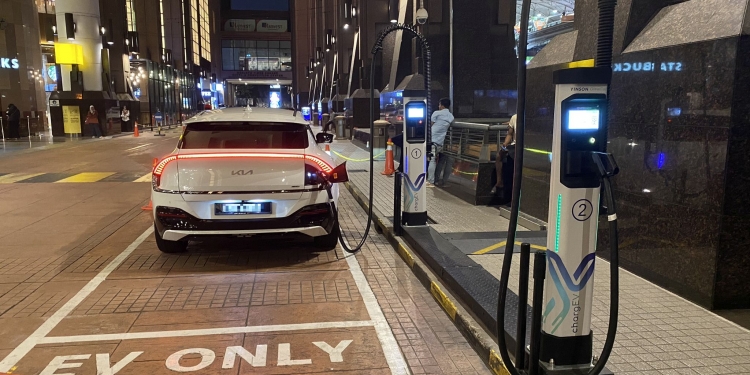 ChargEV 225kW直流和22kW交流充电桩 可在成功时代广场找到！