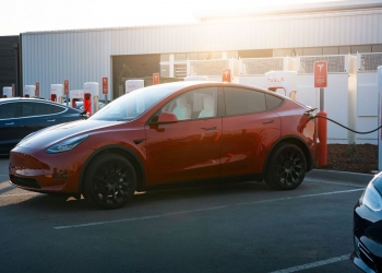 特斯拉2026前 需在我国装50个超级充电器