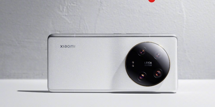 2600尼特！小米13 Ultra成屏幕亮度最高手机