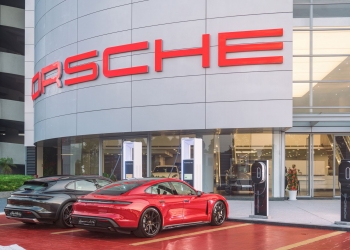 可提供高达350kW功率 Porsche中心升级直流充电桩