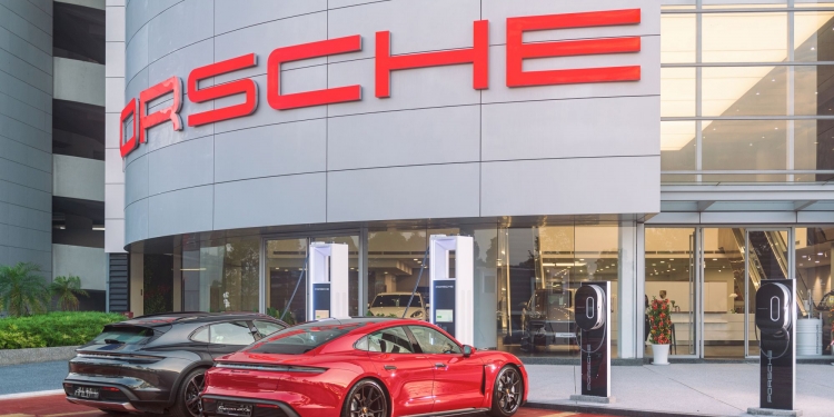 可提供高达350kW功率 Porsche中心升级直流充电桩