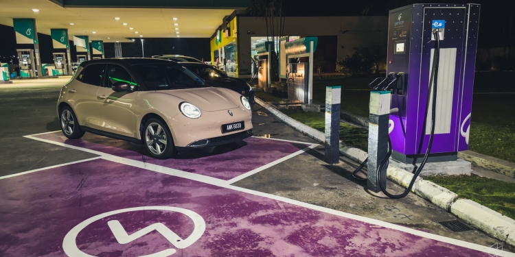 受遮篷工程影响 Petronas Pedas Linggi Layby充电桩暂停服务