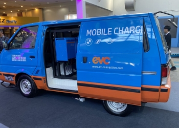 BMW与EVC合作！本地首推采用回收电动车电池的移动充电车