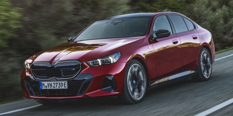 续航里程可达582公里 全新第8代BMW 5 Series发布