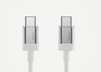 太酷了！ Nothing Phone (2) 充电线插头也半透明