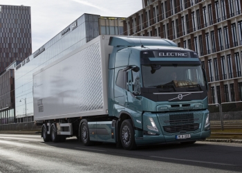 666马力2400Nm扭矩！Volvo电动重型卡车下月亮相