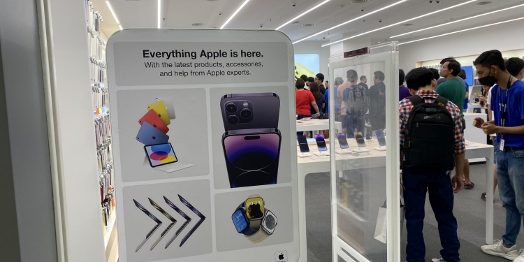 全马第二家Apple Premium Partner Store入驻灵市万达广场
