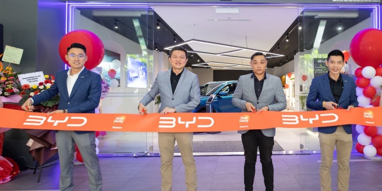 比亚迪于槟合您广场和新山谷中城广场 开汽车陈列室