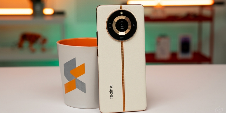 采用素皮革背盖 Realme 11 Pro+ 5G售RM1999