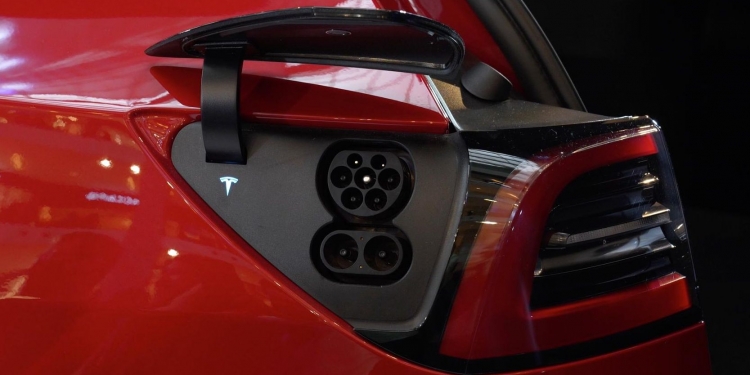 特斯拉汽车可用其他公司充电桩？这些是你需要知道的事