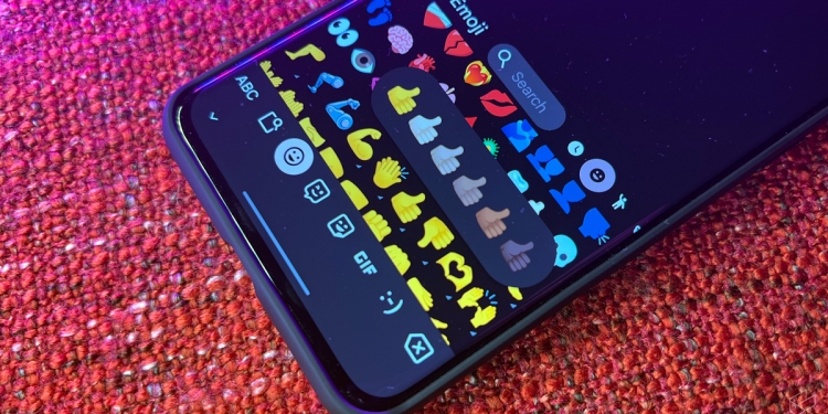 比“大拇指”Emoji等同签了合约？加拿大男子被法院判罚28万