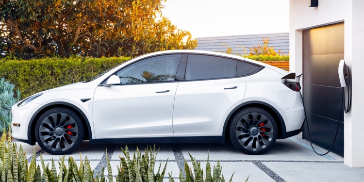 购大马Tesla Model Y 将获免费墙上充电座