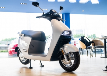 鼓励改用电动摩哆！EPMB与Grab联手向外送员力推Blueshark R1