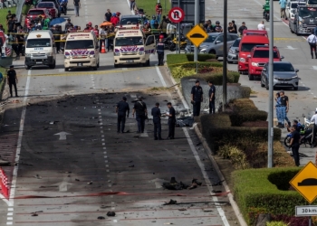 飞机坠毁莎阿南大道 疑击中摩哆致3人亡