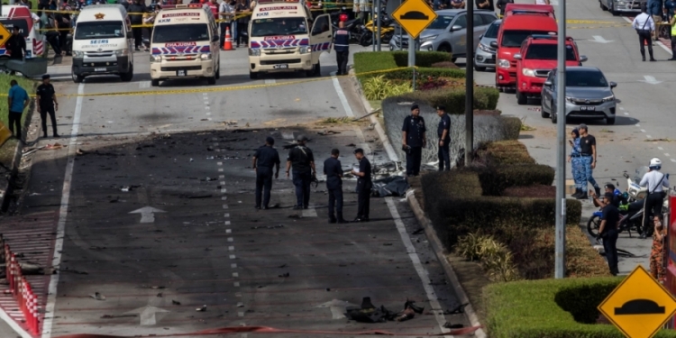 飞机坠毁莎阿南大道 疑击中摩哆致3人亡