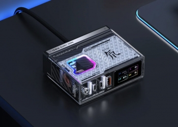 同时为4台设备充电！Redmagic 150W Smart GaN充电器具灯效和彩屏