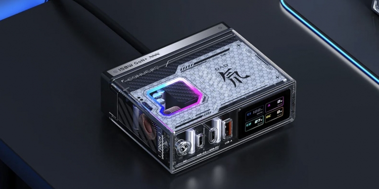 同时为4台设备充电！Redmagic 150W Smart GaN充电器具灯效和彩屏