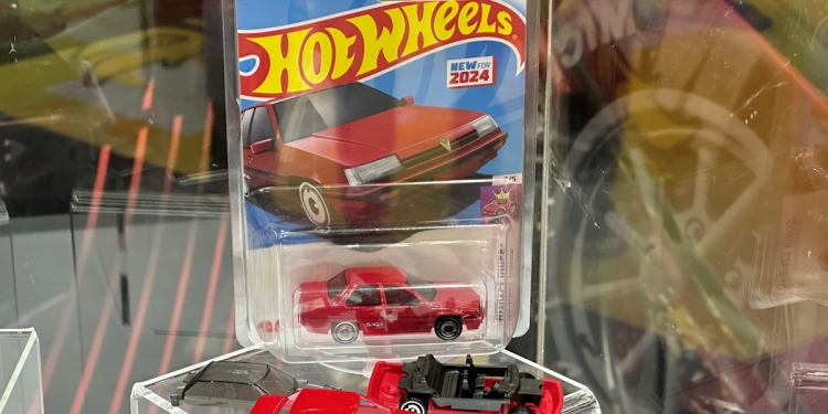 槟9岁女孩设计 宝腾赛佳风火轮小汽车特别版包装