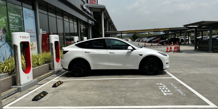 特斯拉设第二个超级充电站！地点就在柔佛双威大盒子商城