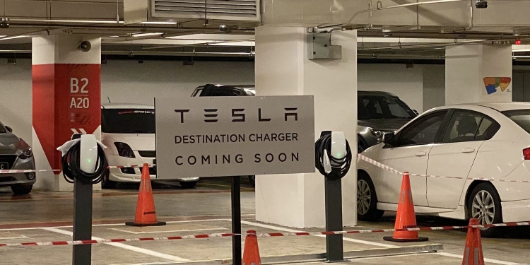 特斯拉在双威伟乐城设立目的地充电器