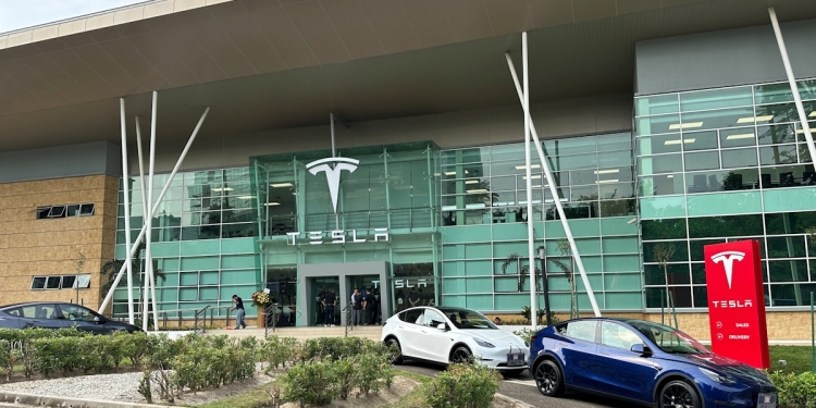 提供一站式体验！ 赛城特斯拉中心启用