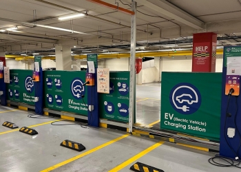 双威金字塔停车场给电动车充电 即起开始收费!