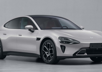 由北汽集团代产！小米首款电动车SU7外形曝光