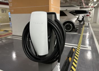 车主可免费使用！2商场特斯拉目的地充电站启用