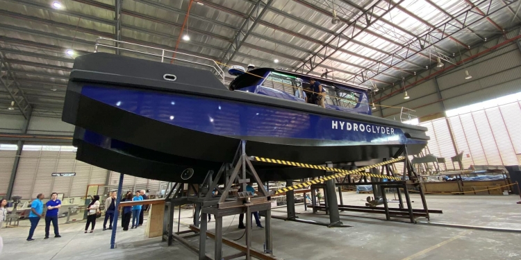 可换电池！MarinEV推全电动自动驾驶Hydroglyder原型