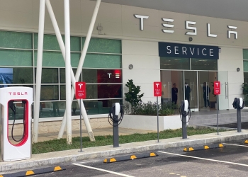 首家大马特斯拉服务中心就在赛城 来看看它是如何运作