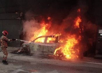 90%车身烧毁 Mercedes-Benz EQB充电中起火