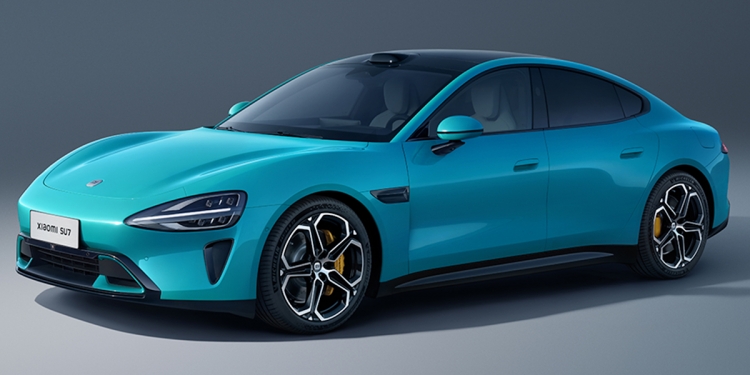 可续航高达800公里！小米首款电动车SU7亮相