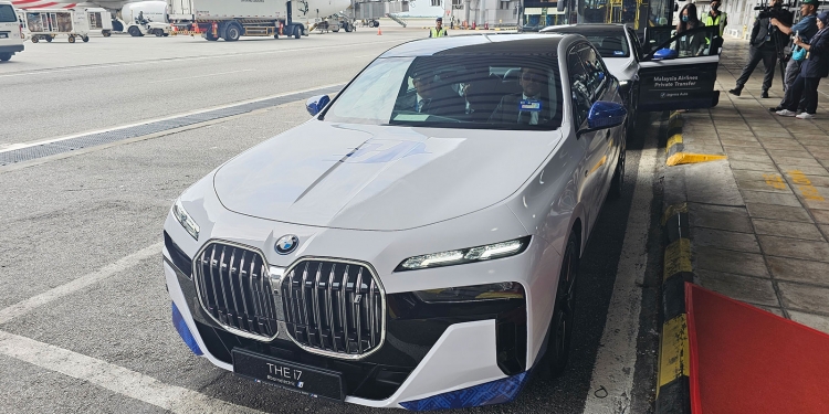 来往主航站楼和卫星航站楼 马航提供BMW i7接送服务