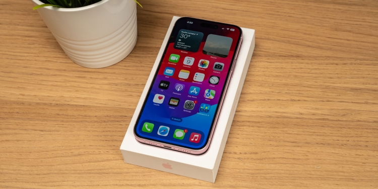 iPhone 15湿水无法充电？ 苹果：别放入米桶干燥