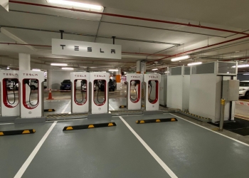 武吉加里尔柏威年特斯拉超级充电站 终于投入运作！