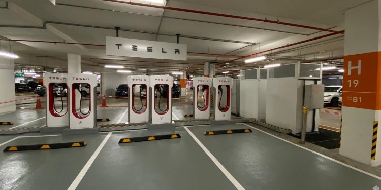 武吉加里尔柏威年特斯拉超级充电站 终于投入运作！