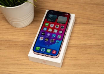 Gemini AI将植入iPhone？消息：苹果与谷歌洽谈