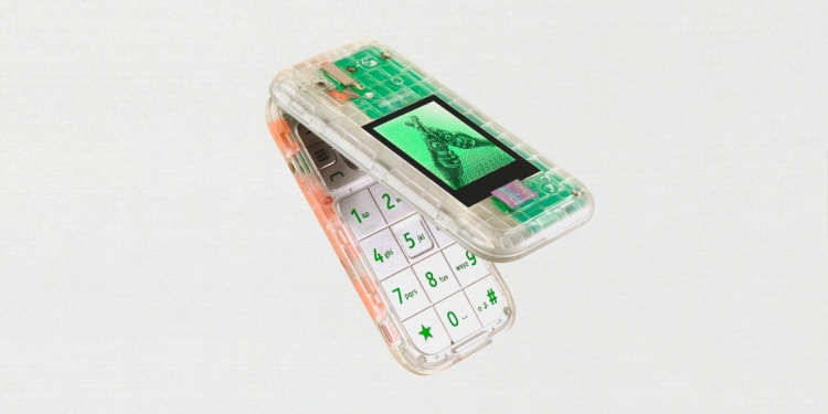 Heineken携HMD大玩复古风！Boring Phone让你回味昔日时光